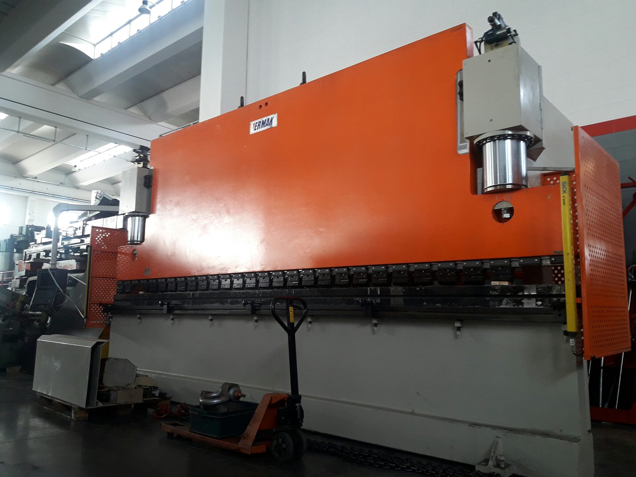 ERMAKSAN AP 610  2004